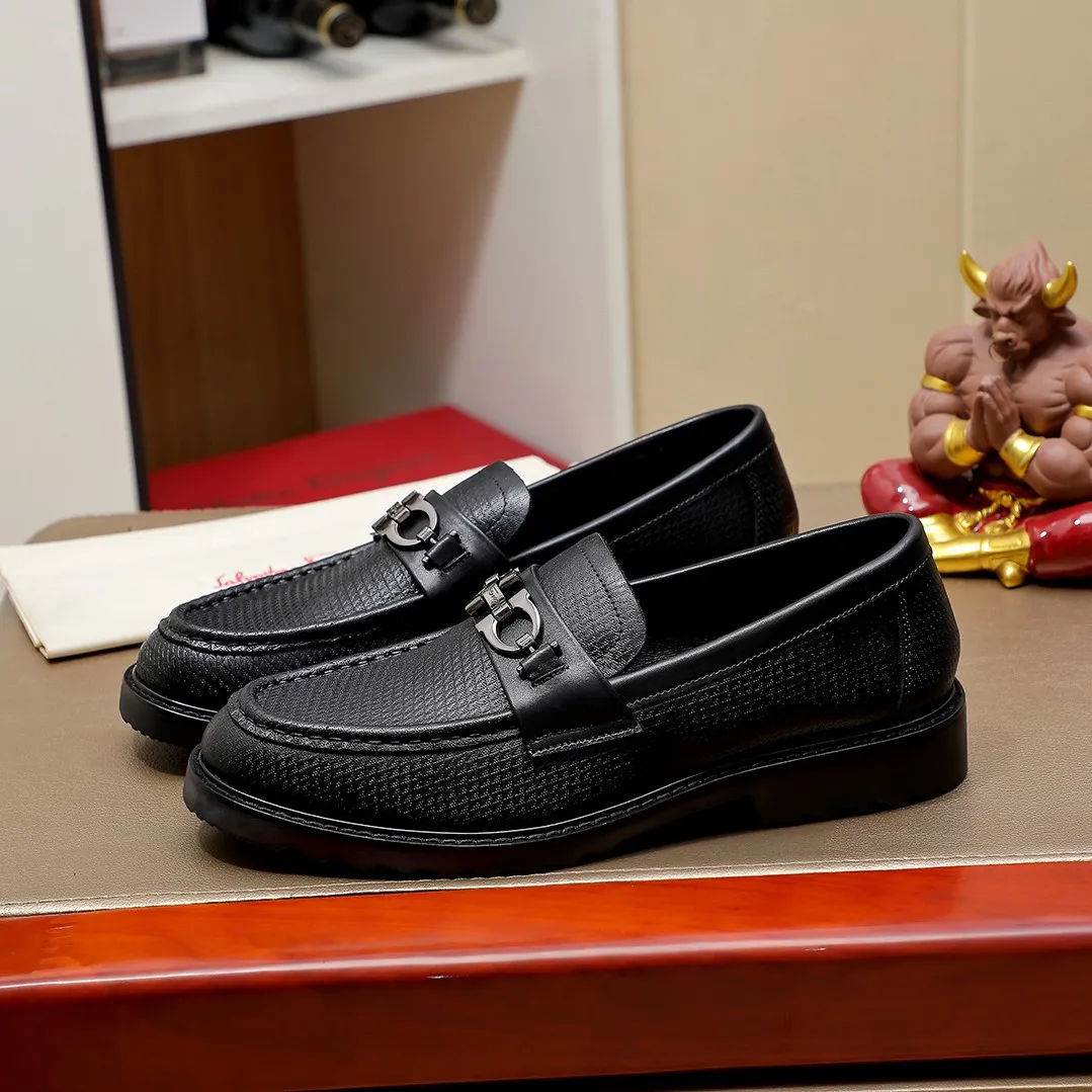 Men's shoes 💰480 🔥Ferragamo's new men's casual slip-on shoes🇨🇳Official website original 1:1 mold, original quality💯Fine workmanship, high-end luxury☘The upper is made of imported Italian first-layer cowhide🌴Luxurious water dyeing🐂Leather lining🍓Rubber wear-resistant and non-slip outsole, breathable and comfortable to wear🍍The first choice for high-quality men, optional! Code number 38-44 (45.46. Customized)